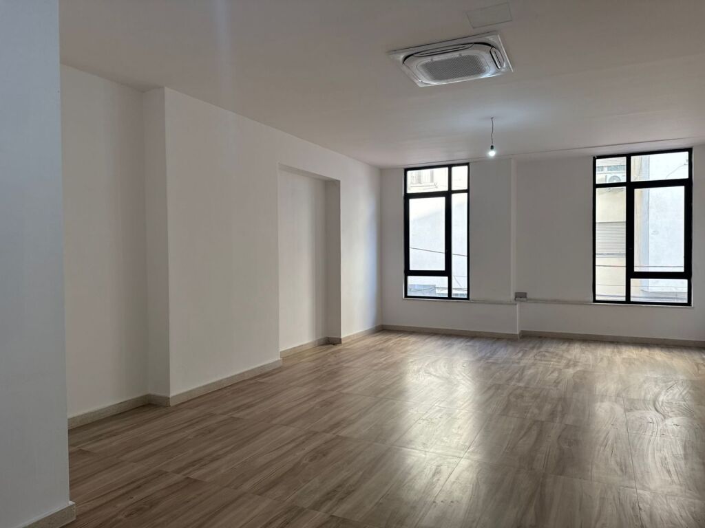 Apartament Biznesi ME QIRA | Donika Center, Rruga Mine Peza