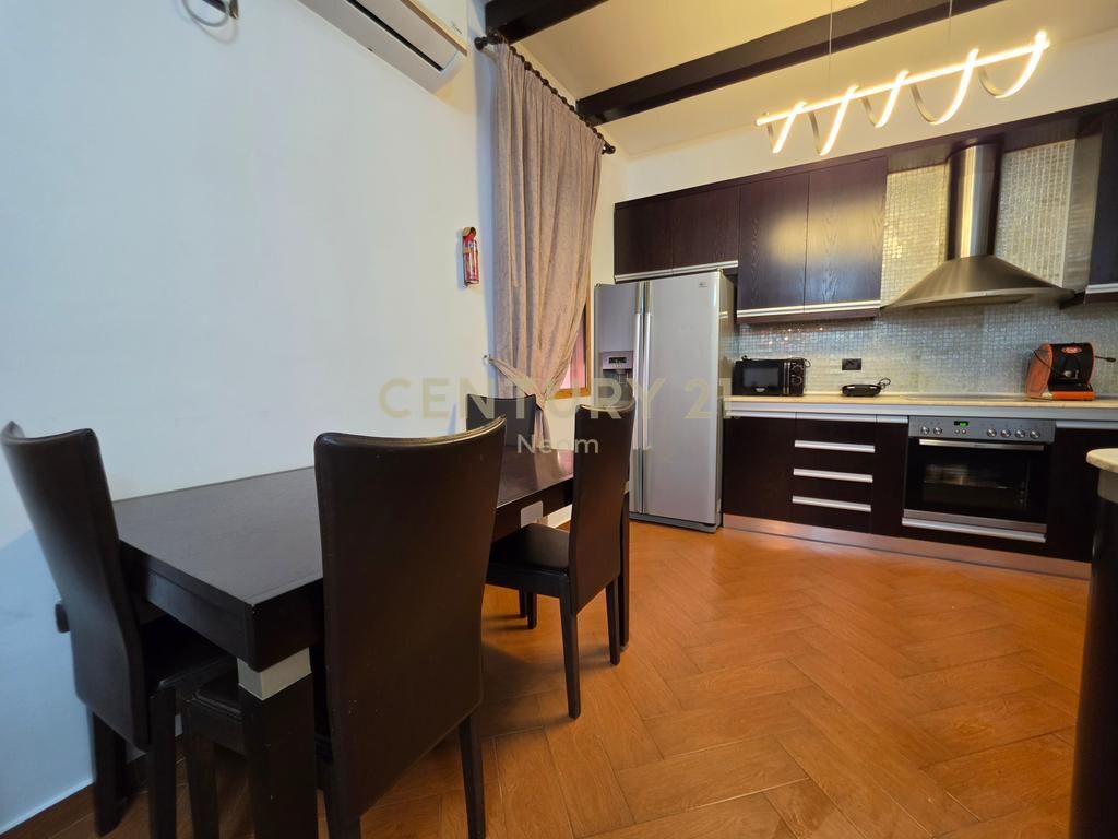 VILLA SU DUE PIANI IN AFFITTO NEL CUORE DI TIRANA, MYSLYM SHYR