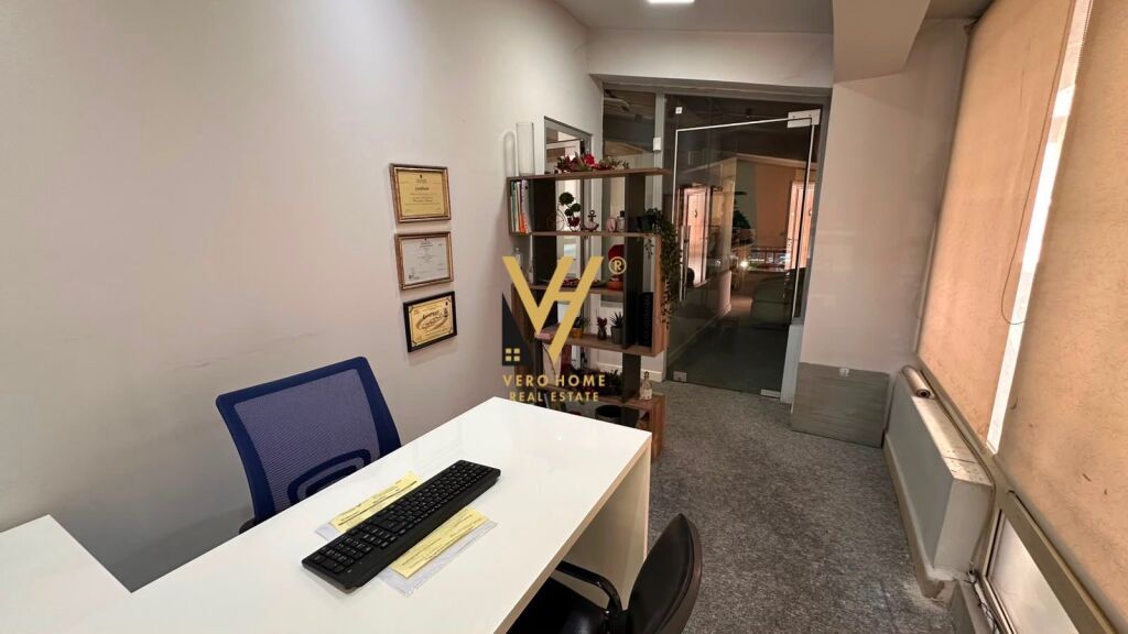 OFFICE 20 M2 FOR RENT AT MYSLYM SHYRI 450 EURO