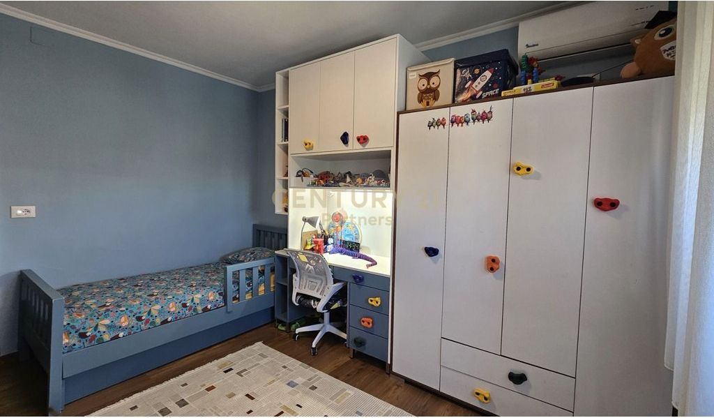 Apartament 2+1+2 per shitje te Ali Demi