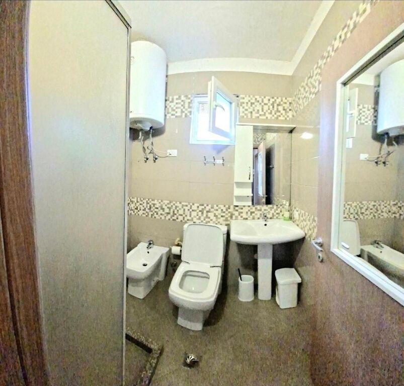 🏡Near the 9-Year School "Bajram Curri", a 1-story house 2+1+2, furnished, is for rent 65,000 Lek