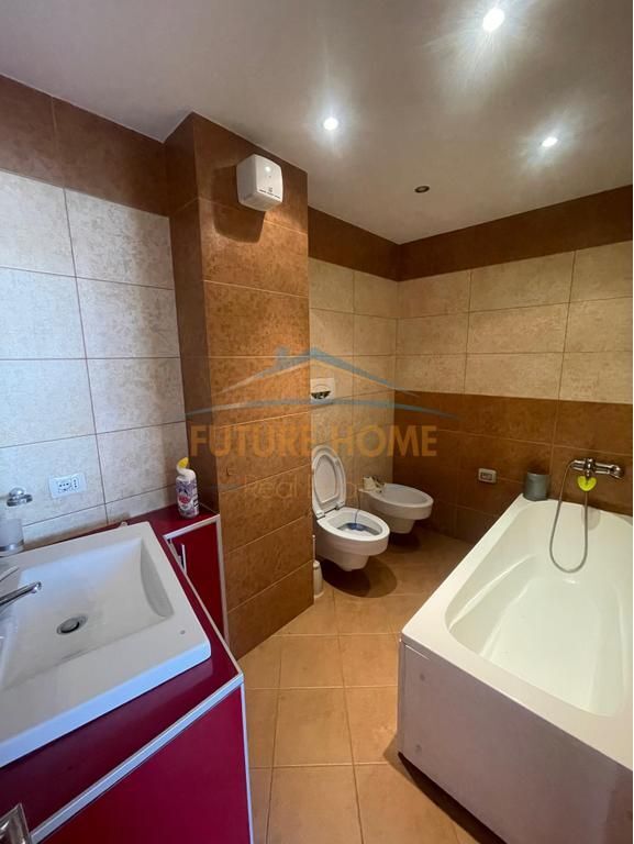 Qera, Apartament 2+1+2+Post Parkimi, Fresku, Tiranë.