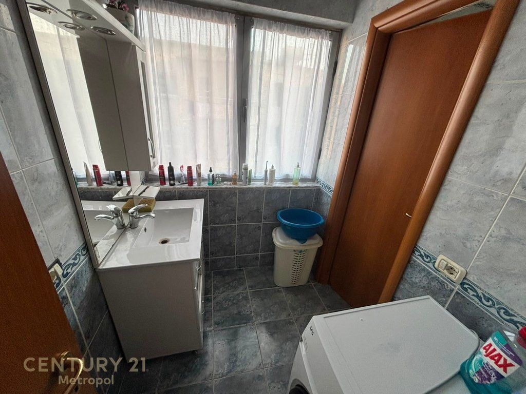 Jepet me Qera Apartament 2+1, tek Ish Stacioni i Fundit, Tirana e Re