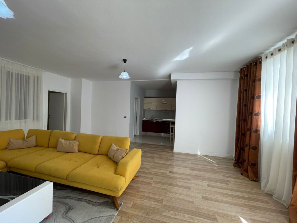 APARTAMENT 1+1 ME QIRA – PËRBALLË FURRË BUKË EUROPA 35.000 ALL