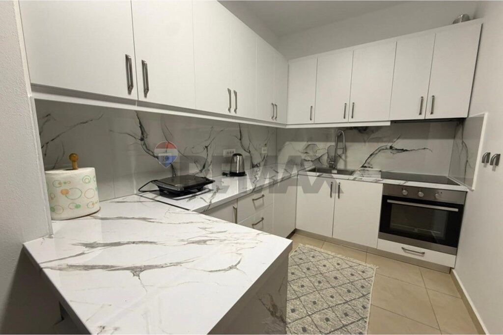 Apartament - Për Shitje - Rruga Mitat Hoxha, Sarandë