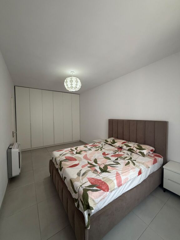 Appartamento in affitto 1+1 vicino a Villa L, prezzo 50.000 lek/mese