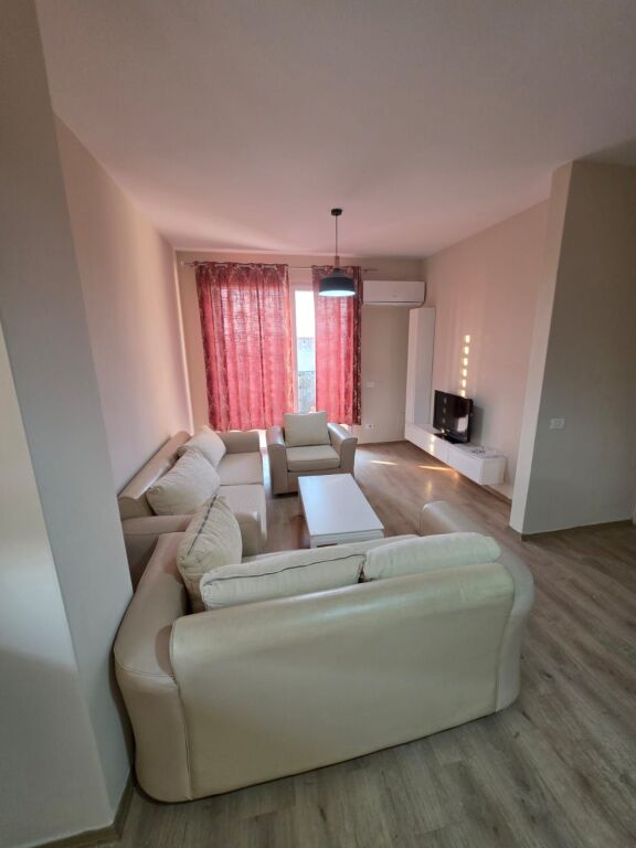 SUPER APARTAMENT 2+1 ME QIRA NË RRUGËN E DIBRËS  ID 5507
