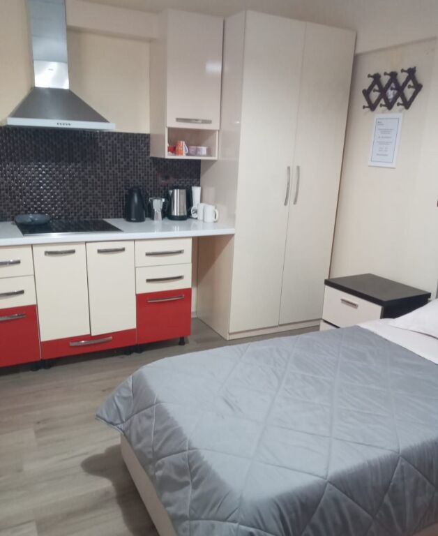 Monolocale in affitto, via Bajram Allaraj vicino al Complesso Grand 250 mila lek vecchi