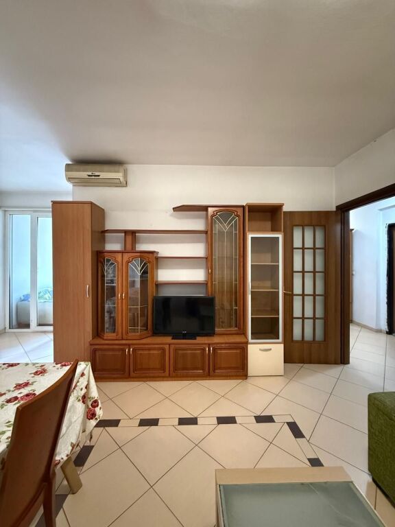 JEPET ME QIRA APARTAMENT 2+1 + ANEKS + BALLKON – SELVIA , QENDER , Rruga e Dibres .