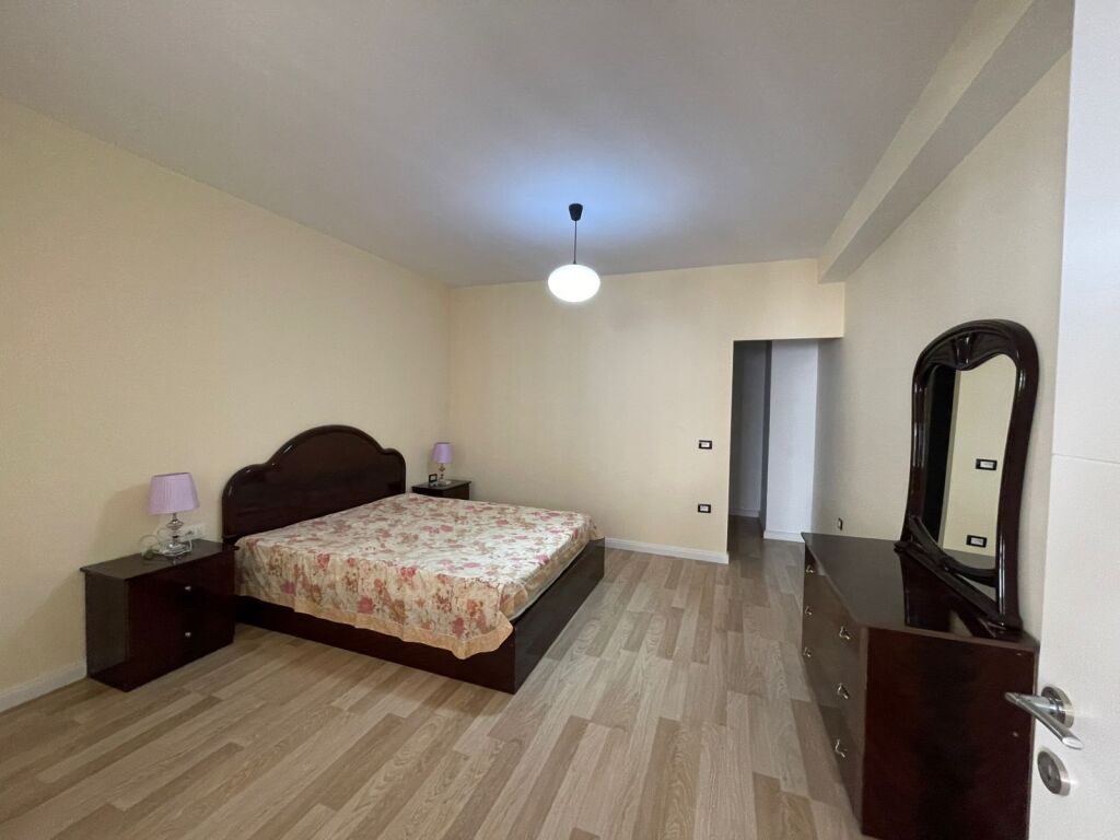 APARTAMENT 1+1 ME QIRA – PËRBALLË FURRË BUKË EUROPA 35.000 ALL