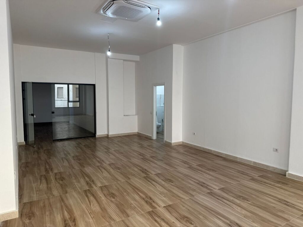 Apartament Biznesi ME QIRA | Donika Center, Rruga Mine Peza