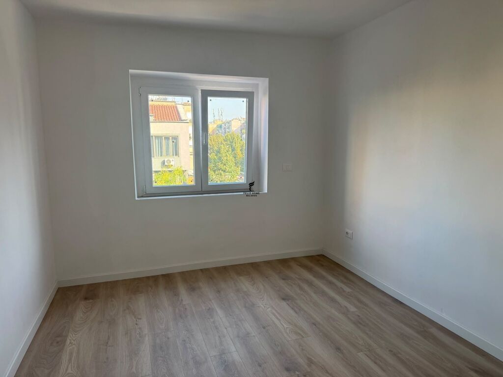 APARTAMENT ME QERA 3+1 RRUGA BARDHYL 60.000 LEKE FH-92065