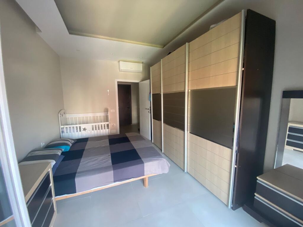 🏢Ne zonen e 5 Majit,pas Concord Center jepet me qera apartament 1+1,i mobiluar  55,000 Leke  