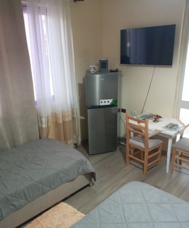 Monolocale in affitto, via Bajram Allaraj vicino al Complesso Grand 250 mila lek vecchi