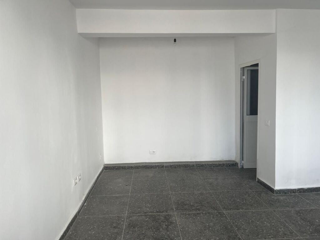 BUSINESS PREMISES FOR RENT – NEAR THE HOSPITAL, DURRËS!