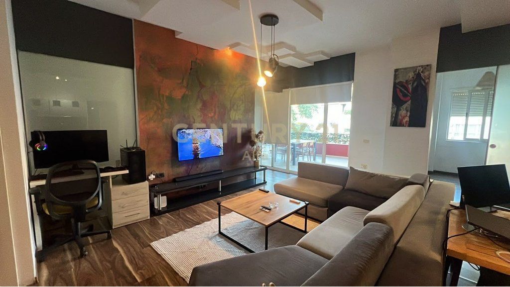 AFFITTO, APPARTAMENTO 2+1 MODERNO, GIARDINO ZOOLOGICO/BOTANICO. /Mese 80.000 Lek /Mese