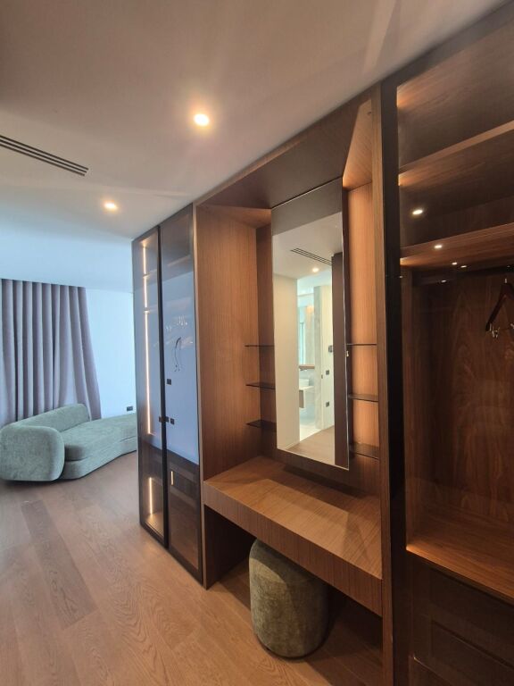 3-Storey Villa with Pool and Yard at Dry Lake, near Radisson