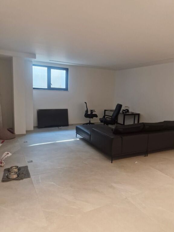3-Storey Villa with Pool and Yard at Dry Lake, near Radisson
