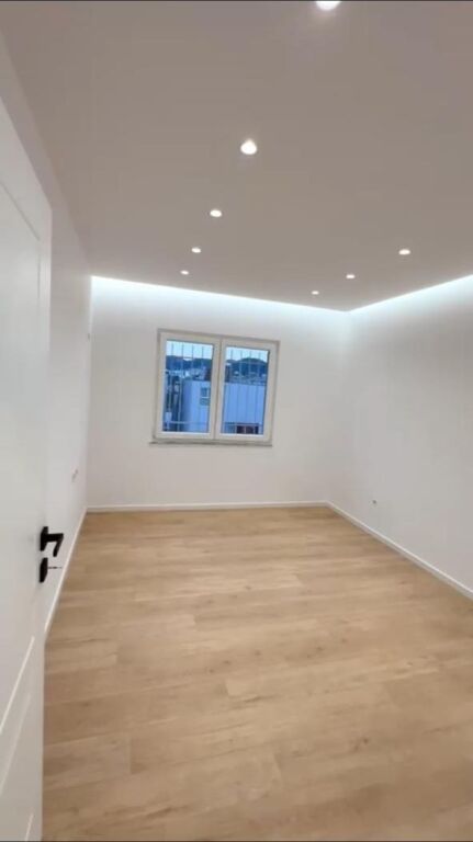 Shitje | Apartament 2 + 1 + 2 | 21 Dhjetori afer SQ21 | 270000 €