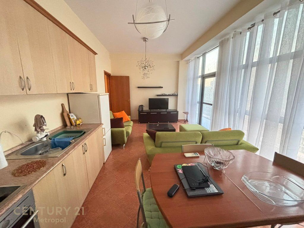 APARTAMENT 2+1 ME QIRA TEK ISH STACIONI I FUNDIT, TIRANA E RE! 650 € /Muaj
