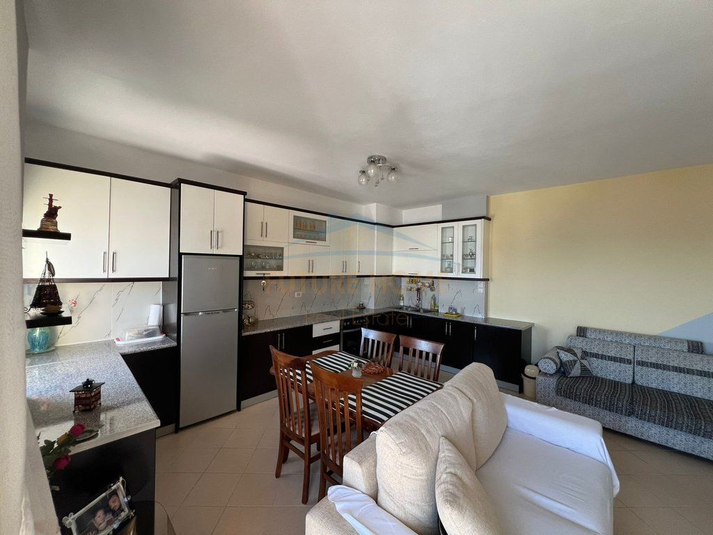 Shitet, Apartament 3+1+2, Sarandë