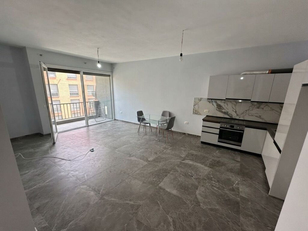 Affitto, Appartamento 1+1, Via 5 Maji, Tirana.
