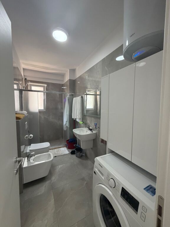 Appartamento in affitto 1+1 vicino a Villa L, prezzo 50.000 lek/mese
