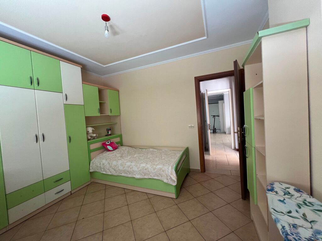 Apartament 2+1+2 , rr Elbasanir prane Air Albania