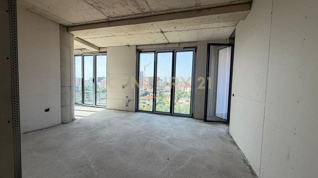 Shitet apartament 2+1 me 2 tualete – Golden Gate, pranë Maternitetit të Ri!