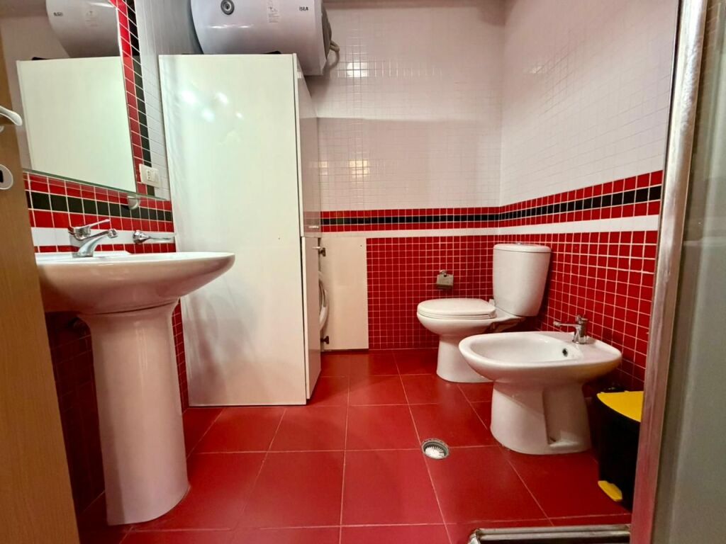 Jepey Apattament me qera liqeni i thaye 550
