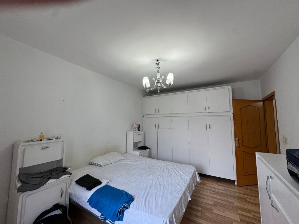 SHITET APARTAMENT 2\+1 – PËRBALLË SHKOLLËS “HARRY FULTZ”**