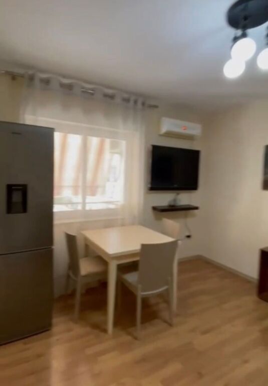Apartament 2+1 me qira tek Rruga e Durresit!
