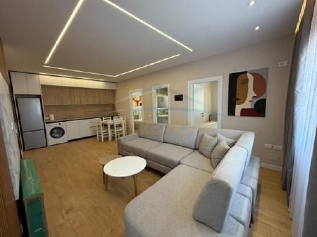 Shitet, Apartament 2+1, Misto Mame