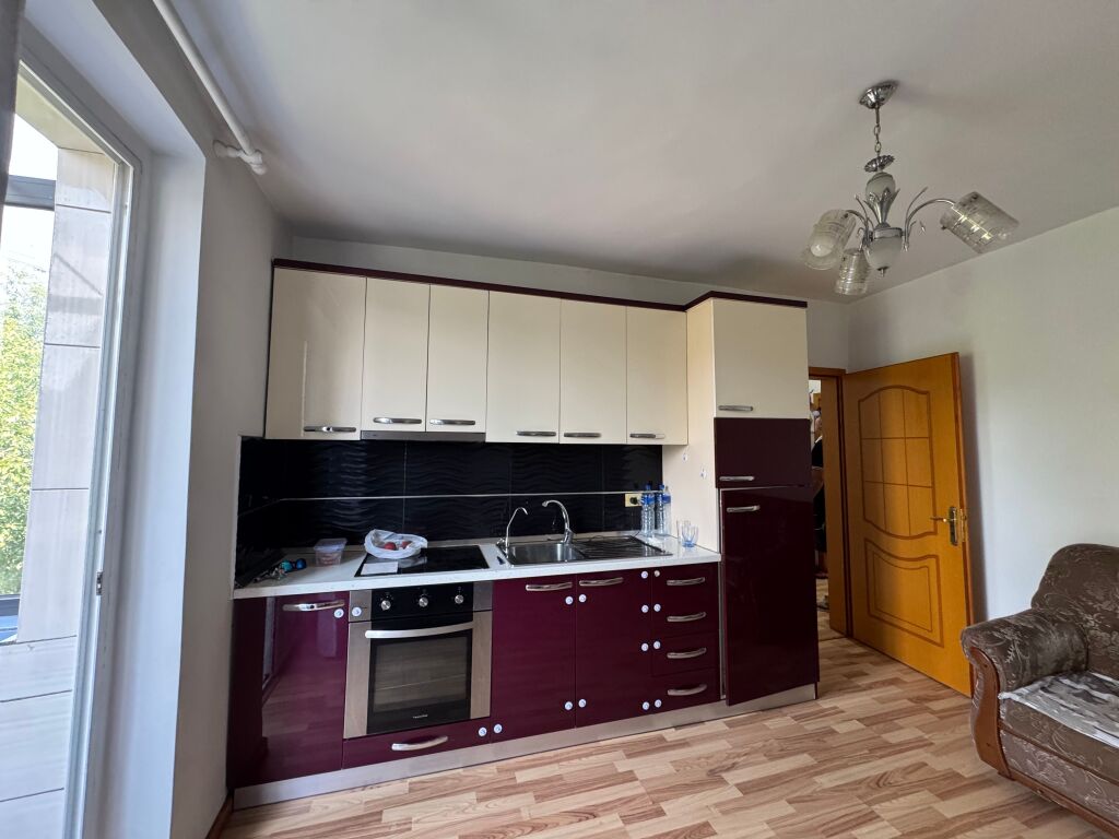 SHITET APARTAMENT 2\+1 – PËRBALLË SHKOLLËS “HARRY FULTZ”**