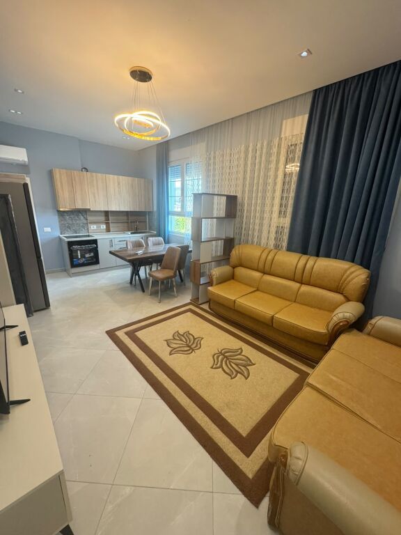 Jepet me qira apartament 1+1 ne Kombinat!!