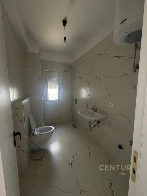 EKSKLUZIVE ! SHITET APARTAMENT 1+1 TEK SHKEMBI I KAVAJES !