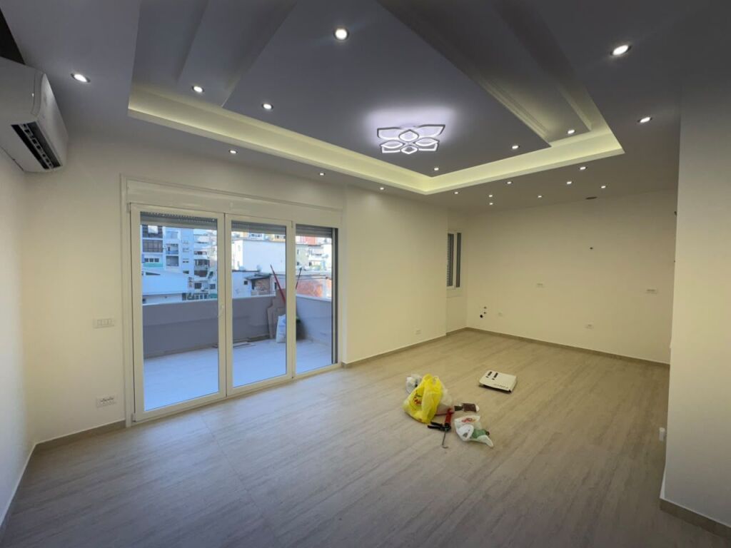 Affitto, Locale 2+1+2 per Uffici, Via dei Kosovari