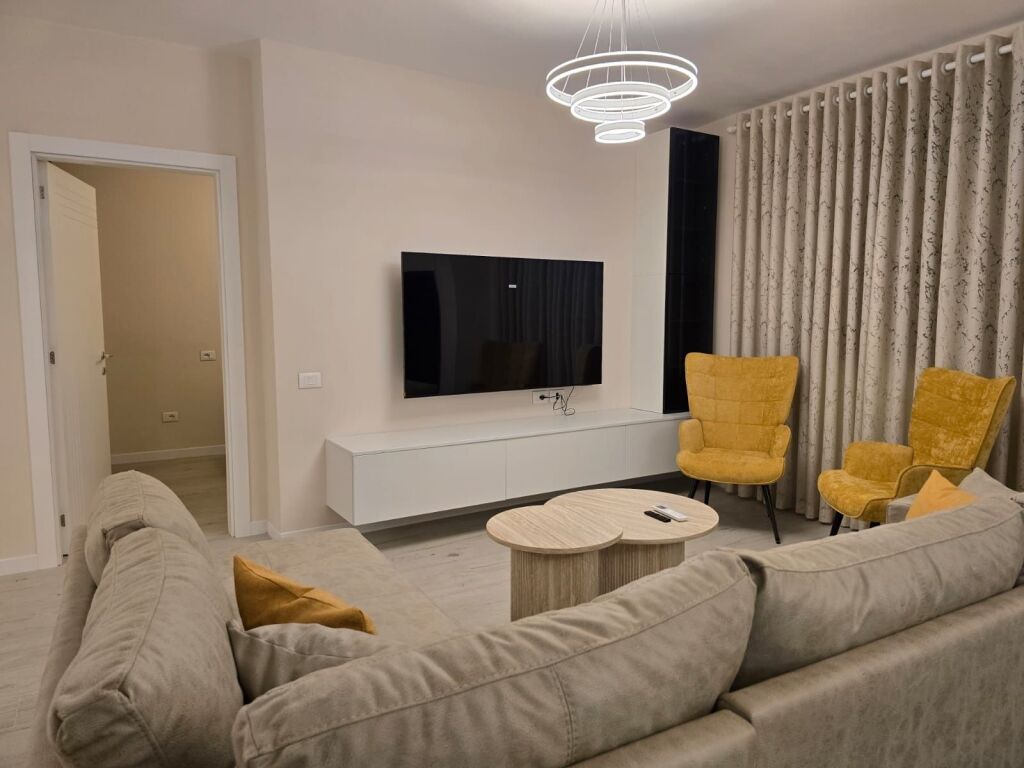 Affitto | Apartament 3 + 1 | Komuna e Parisit | 1000 €/mese