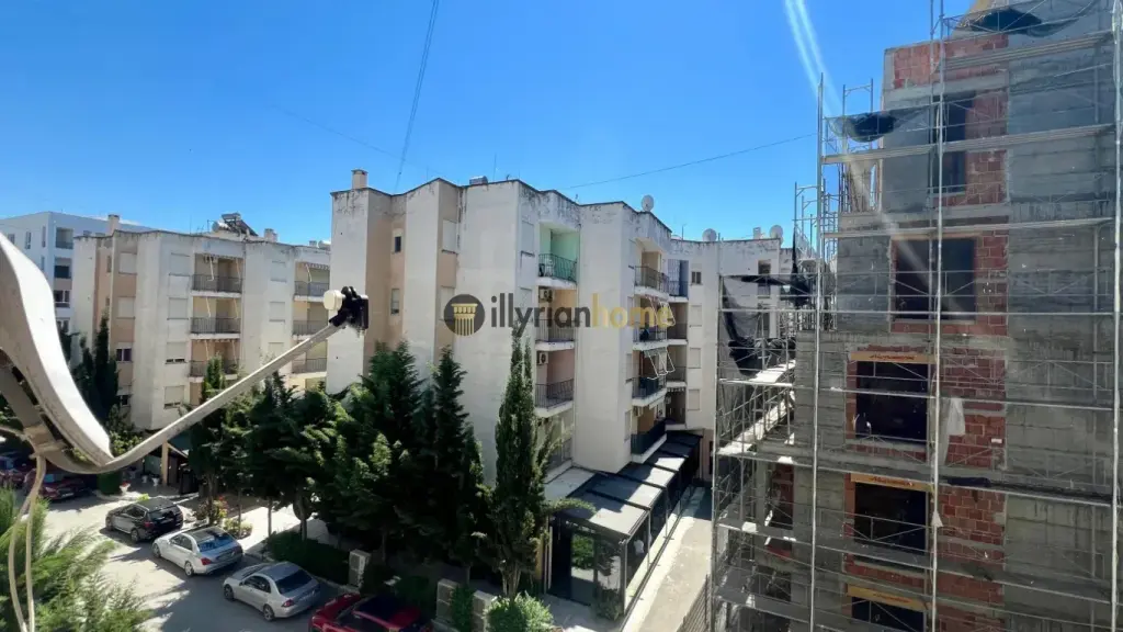 Shitet Apartament 2+1 + ballkon , " Golem ", Durrës.