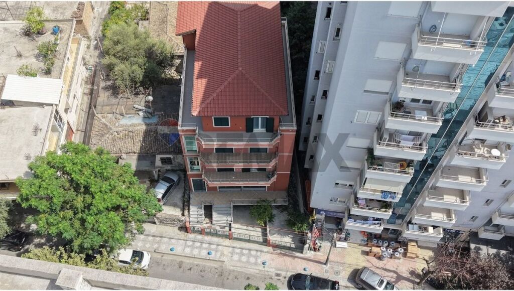 🏢 PRONË EKSKLUZIVE INVESTIMI – GODINË 4-KATËSHE + PRONË NGJITUR | VLORË