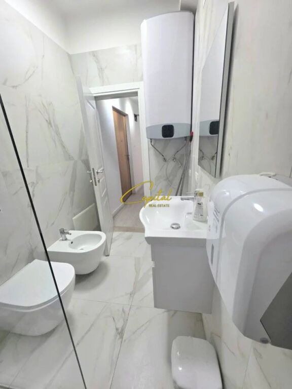 ZYRE ME QIRA 110 M2 RRUGA E KAVAJES 800 EURO