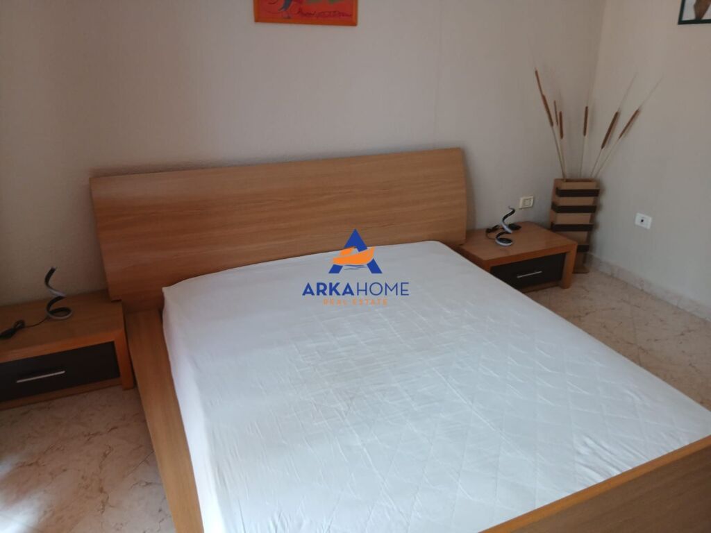 LOCALE IN AFFITTO 92 M2 "VIA DEI KOSOVARI" 85000 LEKE