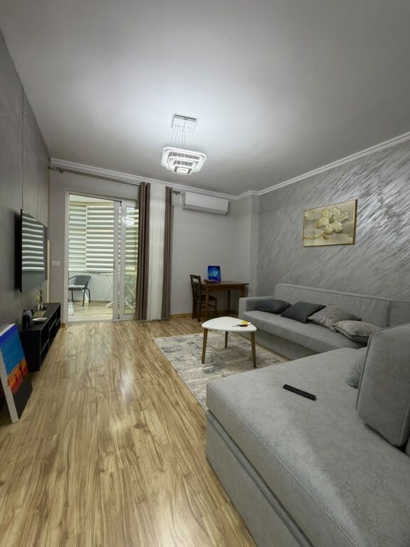 Apartament 2+1 me qira në Qendër të Tiranës