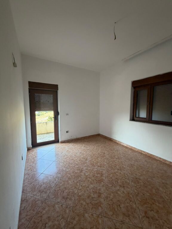 Shitje | Vilë 6 + 1 | Durrës | 380000 € i Diskutueshem