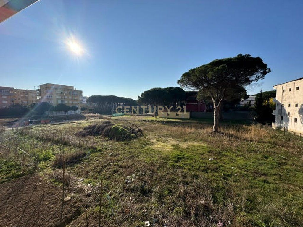 Shitet Apartament 2+1+2 , zona Mali Robit.