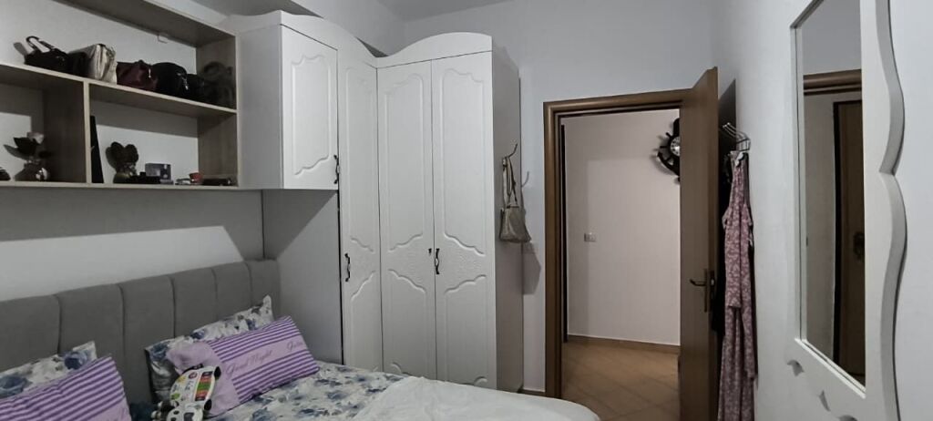 Shitet apartament 2+1 tek Irfan Tomini praneUnazes se Madhe