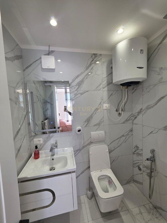 Apartament 2+1+2 dhe 3 Ballkone për Shitje në Shkëmbin e Kavajës, Durrës !