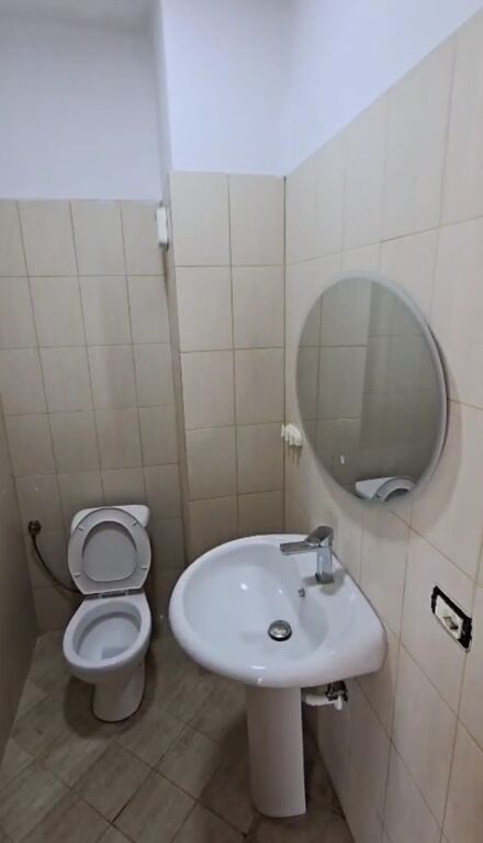 Appartamento 2+1 in affitto vicino all'Ospedale Universitario Shefqet Ndroqi, Villa Tedesca  ID 5511