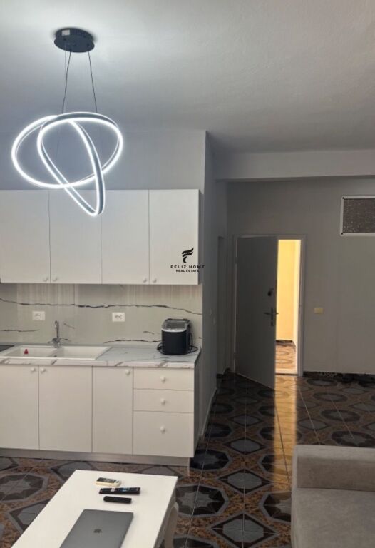 APARTAMENT ME QERA 2+1 ISH PARKU 60.000 LEKE FH-92154