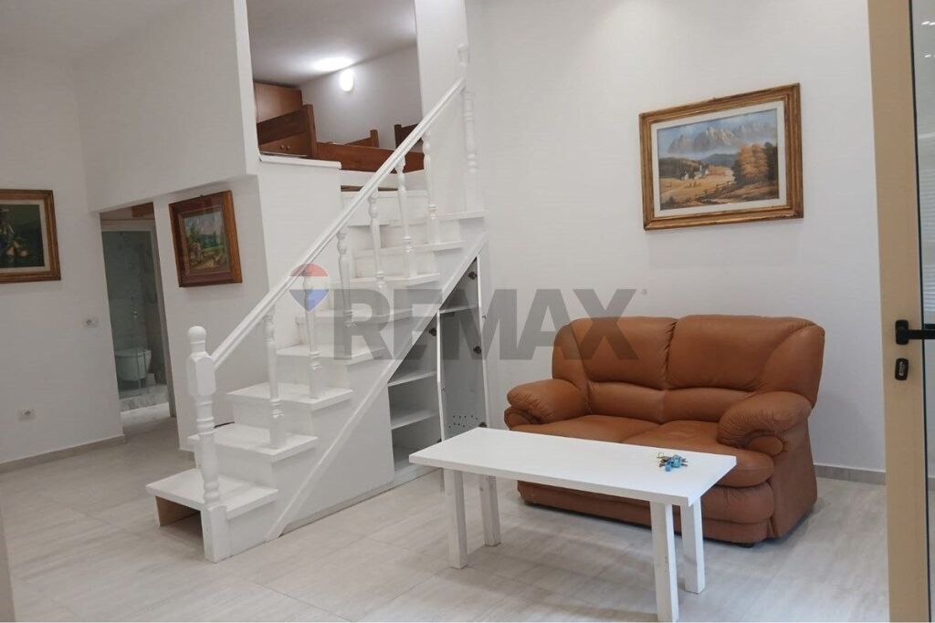 🔥 OKAZION SHITJE – DUPLEKS 2+1 PRANË SHKOLLËS “ISMAIL QEMALI”, VLORË 🔥